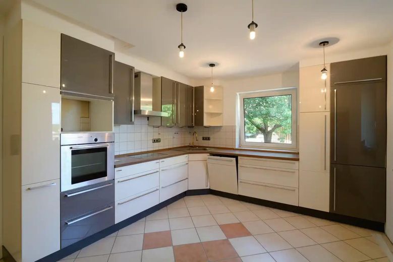 Amplia casa bifamiliar/zona de uso mixto, 280 m² – Foto 8