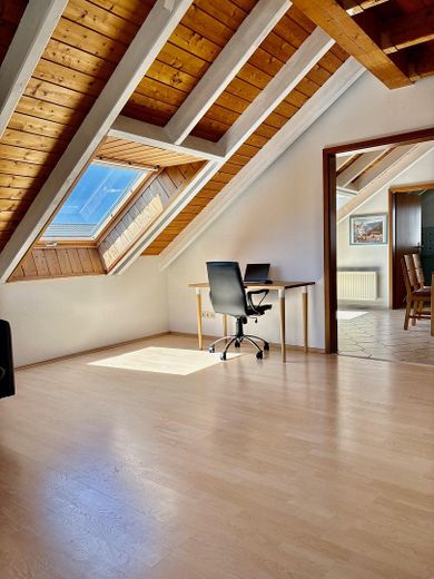 Großzügige 2-Zi.-Whg. 80qm mit EBK und Balkon (möbliert/unmöbliert) - befristet für 9 bis 18 Monate – Bürobereich im Wohnzimmer