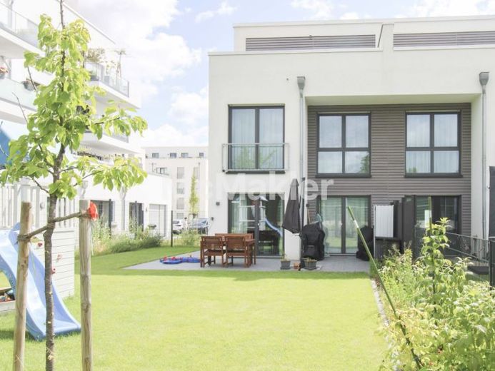 KfW‑55 bitişik köşe ev, 2024 yapımı, 5 oda, çatı terası, kısmen mobilyalı, BS-Rautheim'de – Foto 1