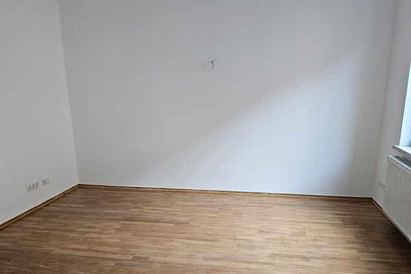 Appartement rénové au rez-de-chaussée avec véranda dans le 45891, au nord de GE Erle