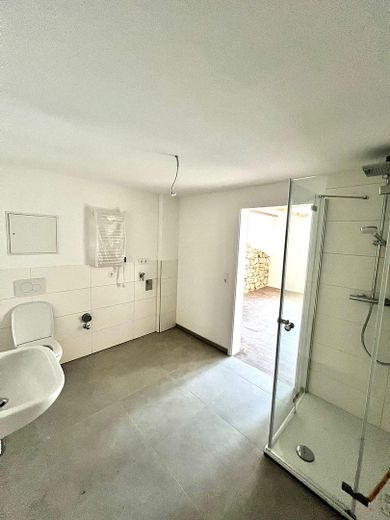 Appartement exceptionnel de 2 pièces « duplex/sous-sol » dans une maison KfW 55 fraîchement rénovée – Photo 2