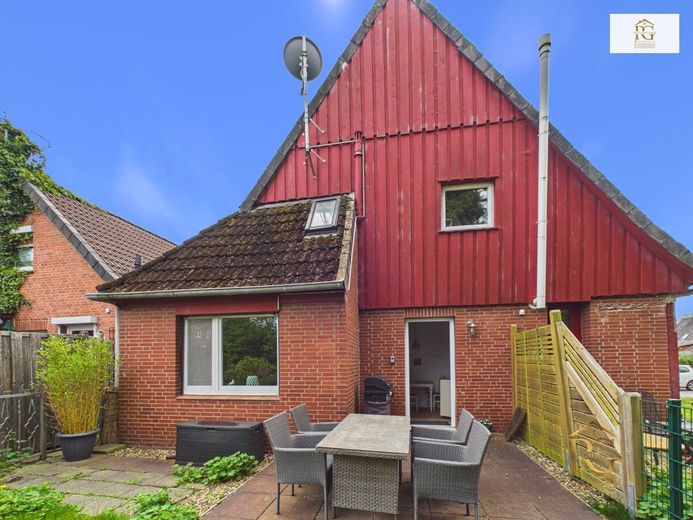 Charmantes Einfamilienhaus mit separater moderner Ferien-Wohnung in Neuhaus (Oste) Nordseenähe-Fewo sofort vermietbar – Haus Ansicht Hinten