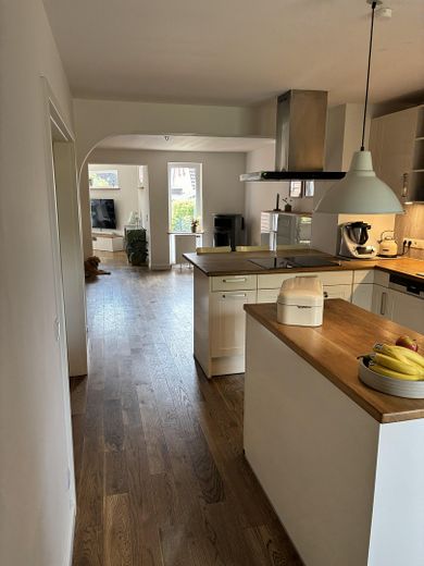 Charming end-terrace house with generous plot in Kaltenkirchen – offene Küche