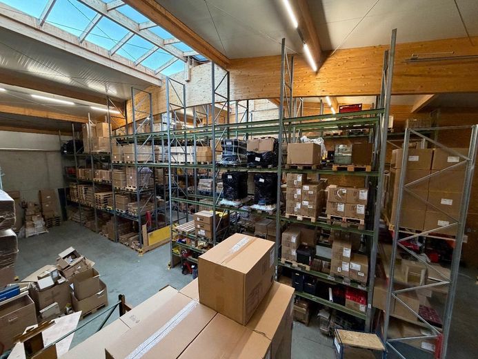 Lager- und Produktionshalle mit Büro – Lagerhalle_2