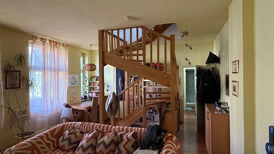Wohnzimmer mit Treppe - 4. OG