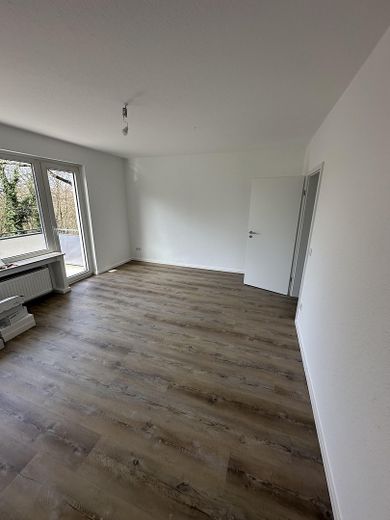 Schöne Sanierte 3-Zimmer Wohnung am Waldrand von Dellwig – Wohnzimmer