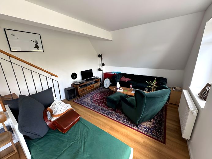 Neuwertige Maisonette-Wohnung mit Küche – Wohnraum 2