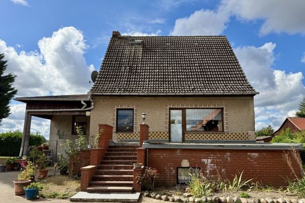 Viel Platz für Ideen: Großes Einfamilienhaus in Mirow/Starsow - 4.200 m² Grundstück, Werkstatt & Gästehaus