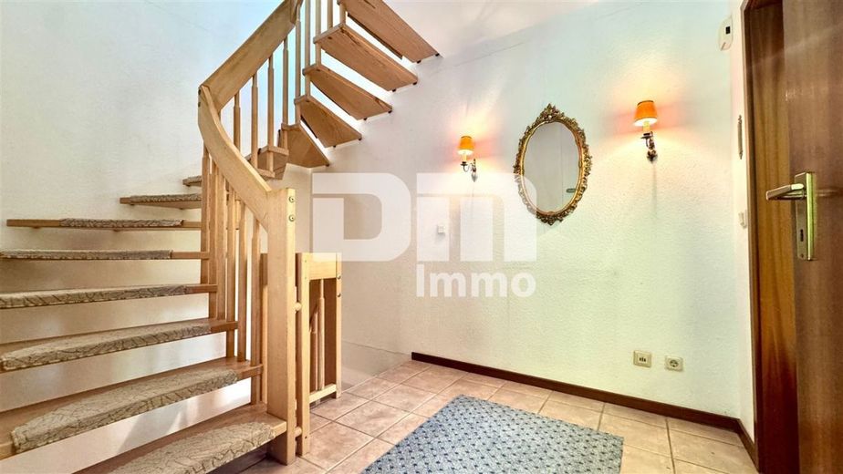 Charmantes Wohnglück - Ihr neues Zuhause mit Carport / Terrasse und großem Gartenbereich – EG Flur / Diele Treppenaufgang