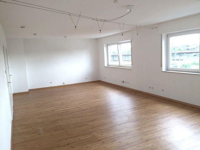Appartamento 2° piano, ascensore, pochi passi dalla stazione ICE – Wohnraum (Aufteilung möglich)