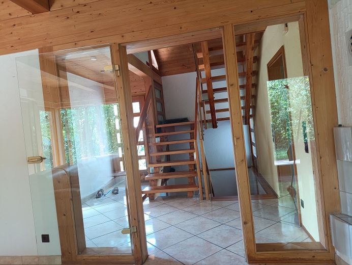 Einzigartiges Holzhaus im Grünen in Randlage und doch zentral – Foto 7