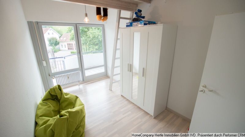 Renovierte Maisonette mit angenehmer Möblierung und großer Terrasse sowie 2 Balkone für 3-12 Monate in Kirchzarten-Burg – 7fd240b11b1e1850253fc7418f05d749b1ee31a4.jpg