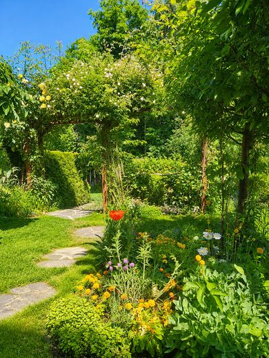 Wohnen im Grünen: Modernes Townhouse mit Garten und zwei Dachterrassen – Garten1
