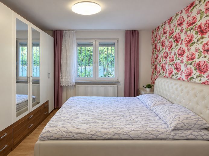 Veel ruimte, een grote tuin en volop thuisgevoel – aantrekkelijk vrijstaand huis voor het gezin – Zimmer 1