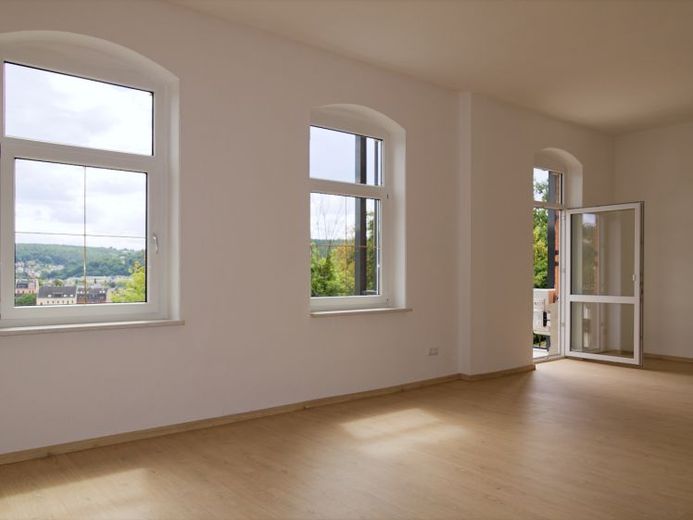 Südbalkon mit Panoramablick - Erstbezug nach energetischer Sanierung – Foto 1