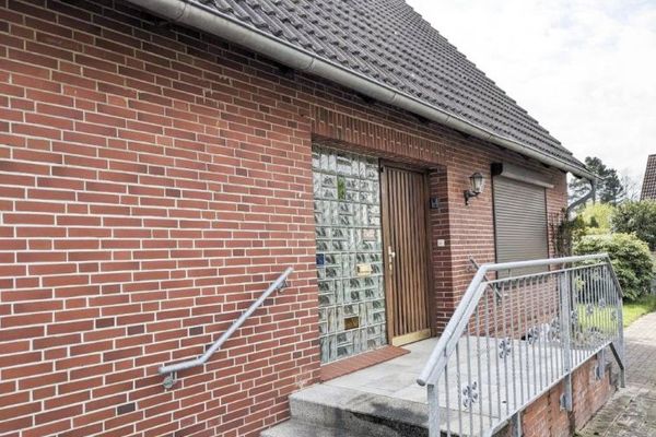 Einfamilienhaus mit Ausbaupotential auf großem Grundstück zu verkaufen
