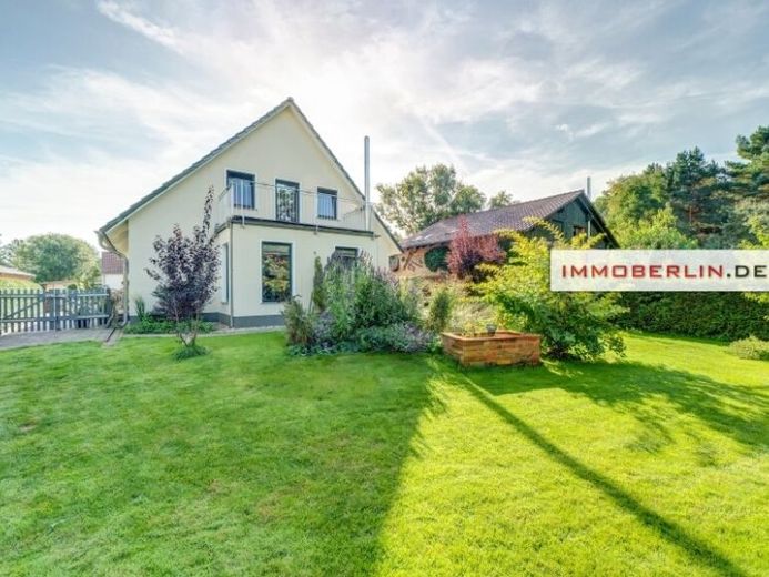 IMMOBERLIN.DE - Exzellentes Einfamilienhaus mit tollem Garten in naturverbundener Lage – Fotoğraf 1
