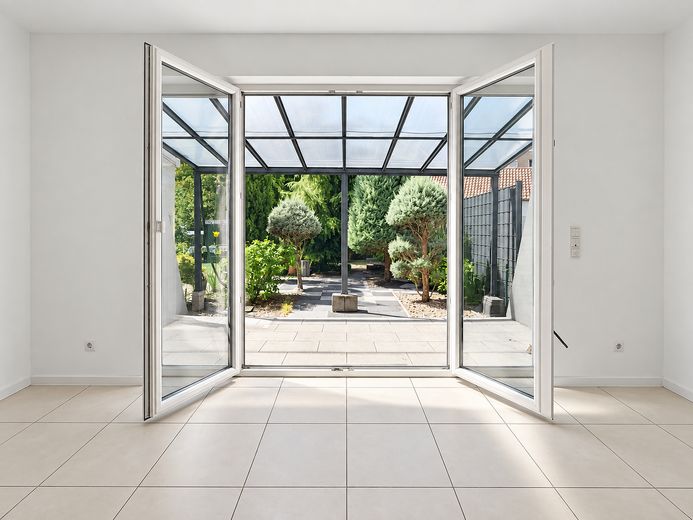 Modernes Reihenmittelhaus mit Garten & Vollkeller – gepflegt und sofort bezugsfrei – Blick auf Terrasse