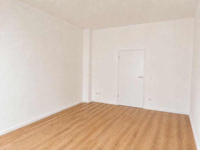 Appartement 2 pièces entièrement rénové avec cuisine moderne intégrée – Wohnzimmer
