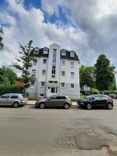 2 sonnige WE (5% Rendite) TOP gepflegt, Balkon, Aufzug, ruhig und trotzdem mitten in Zwickau! – Hauszugang