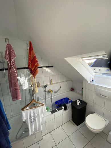 Maisonette Wohnung mit  4-Zimmer, Balkon, Bad mit Fenster und Badewanne – Foto 6