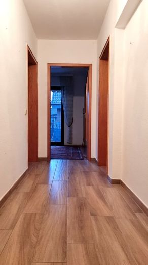 3-Zimmer-Erdgeschosswohnung, große Terrasse, ruhige/zentrale Lage – Diele 3