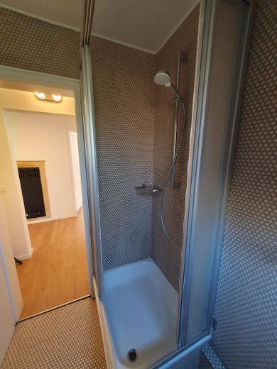 Dusche im Bad