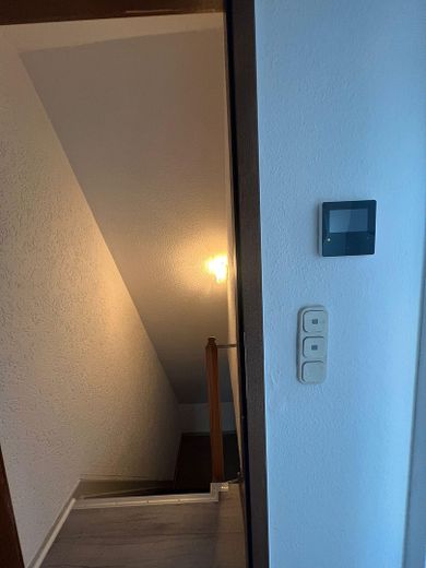 Frisch modernisierte 2,5-Zimmer-Dachgeschosswohnung in Dortmund-Brackel – sofort bezugsfrei – Wohnungstür