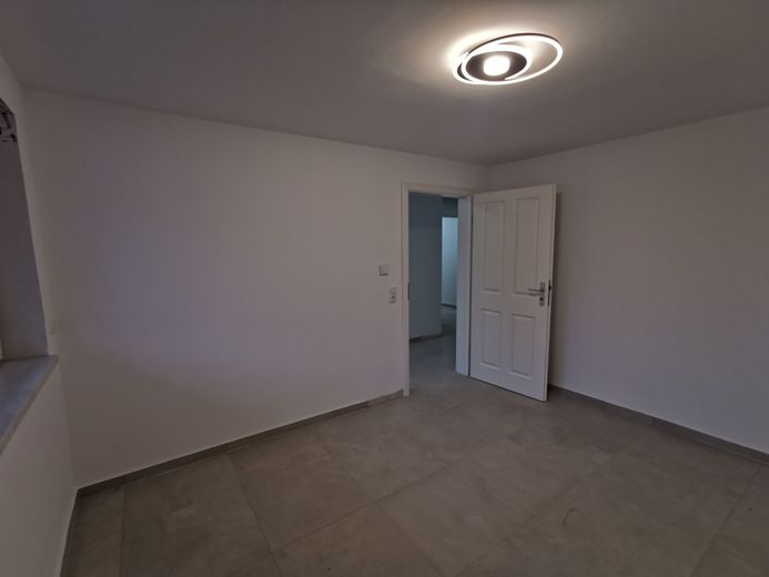 Neubau mit Expressanschluss an die BAB 5 – Schlafzimmer