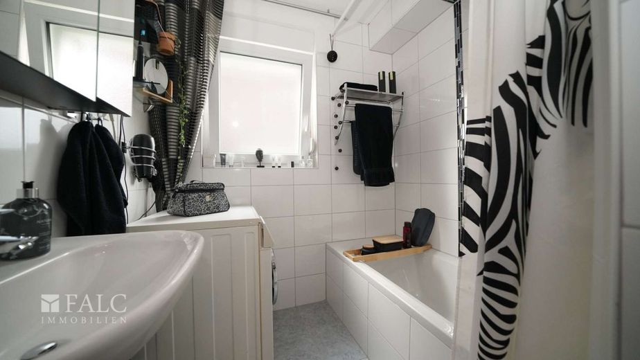 Investieren Sie in Ihre Zukunft! Attraktive Kapitalanlage in Oberhausen! - FALC Immobilien – EG (links) - Badezimmer
