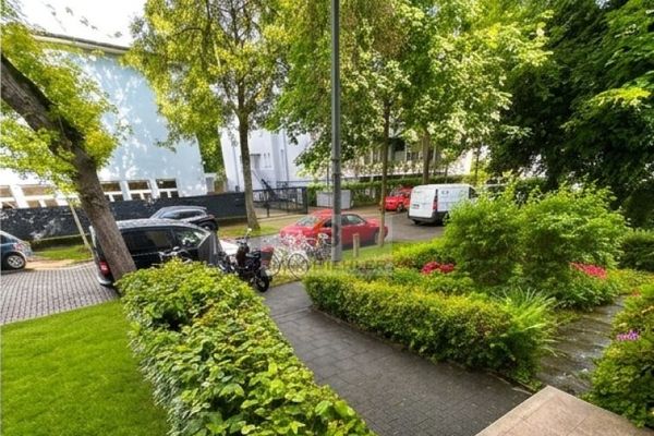 Wohnen am Volksgarten: 2-Zi. mit Balkon + Loggia & Aufzug in Kölns Neustadt-Süd