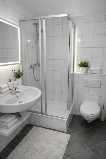 Provisionsfrei zum Sofortbezug: Attraktive, sonnige 3 Zi-Wohnung im Deutschherrnviertel – Bad 1