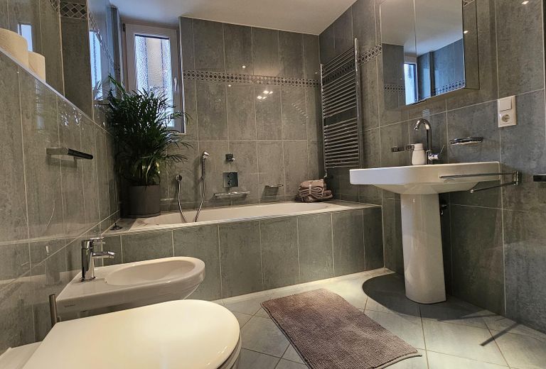 Abitare con tranquillità e stile tra Monaco e le montagne - completamente arredato – Badezimmer
