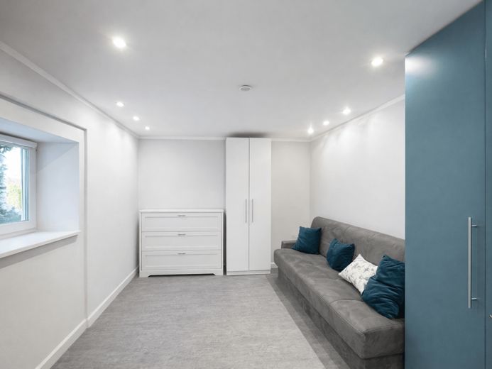 Modernisierte Doppelhaushälfte auf ca. 846 m² Grundstück mit außergewöhnlich niedrigem Erbbauzins – EG Zimmer