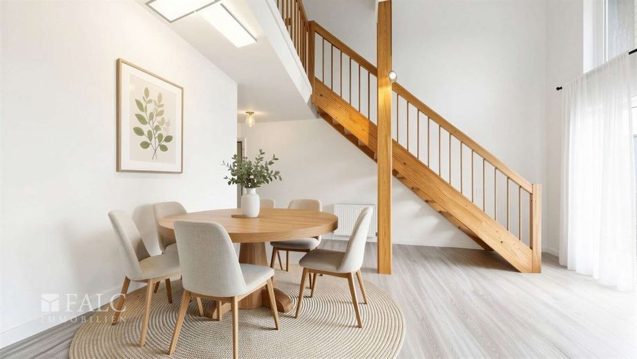 Charmante Maisonette-Wohnung mit sonniger Loggia &amp; Stellplatz – Essbereich /Wohnbereich KI generiert