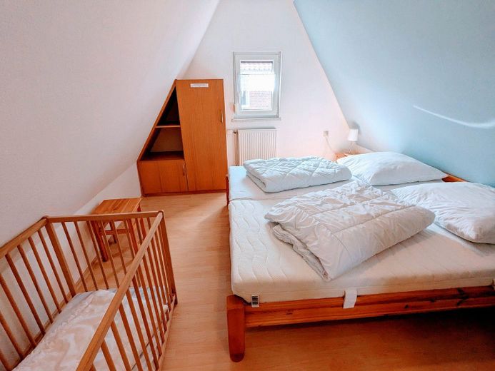 Schlafzimmer 1