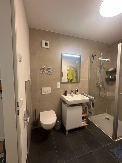 Voll möbliertes 2 Zimmer Whng. in Toplage nahe Frankfurt Hauptbahnhof – Foto 5