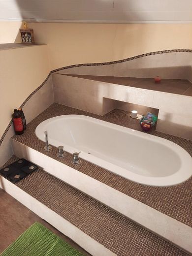 gr. Einfamilienhaus mit 4 Garagen – Foto 6