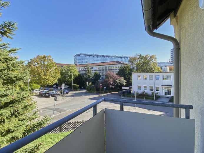 Kernsanierte, exklusive 3-Zimmer-Wohnung in Wiesbaden – Langenbeckstraße 4 – Balkon