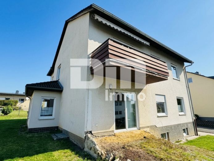 Gepflegtes Ein / Zweifamilienhaus mit Doppelgarage in begehrter Ortsrandlage von Zierenberg – Foto 1