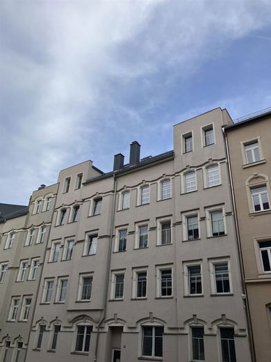 Kompakte DG 3-Zimmer mit Aufzug, Laminat, Dachbalkon und Eckwanne in guter Lage! – IMG_5037