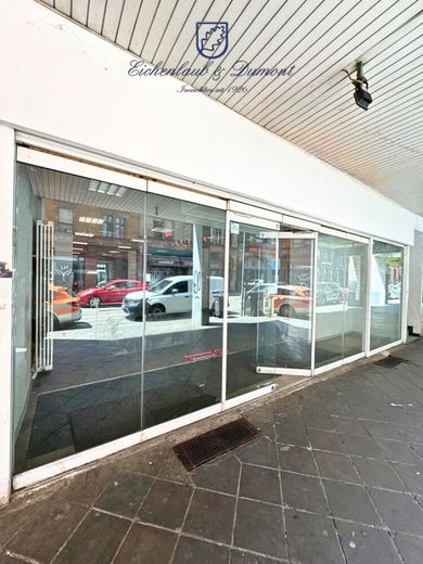 Superficie commerciale versatile in posizione centrale in città, vicino a Bahnhofstraße – Großes Schaufenster