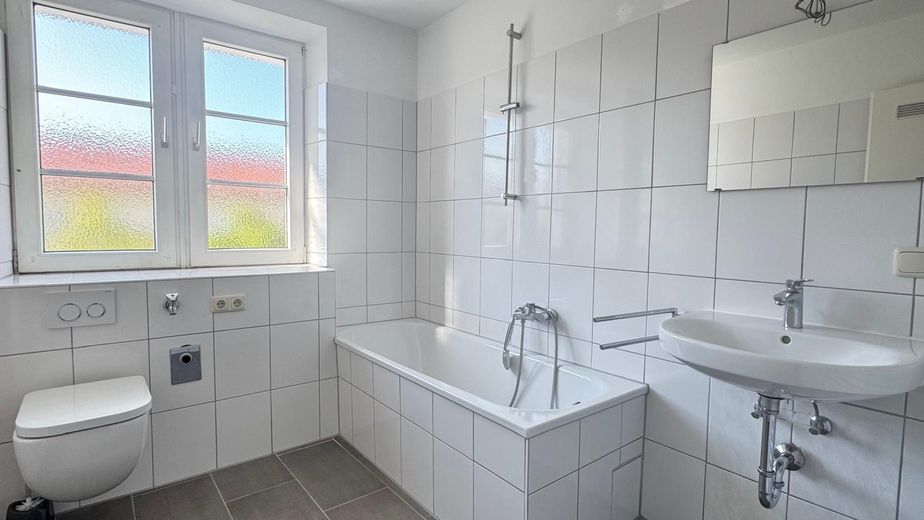 2-Zimmer-Wohnung mit Balkon am Mangfallplatz – Bad