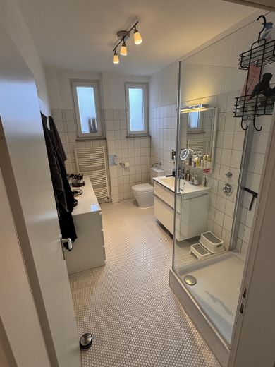 Charmante 3,5 Zimmer- Altbau-Wohnung mit Gartenanteil in begehrter Lage Killesberg/Feuerbach – Bad