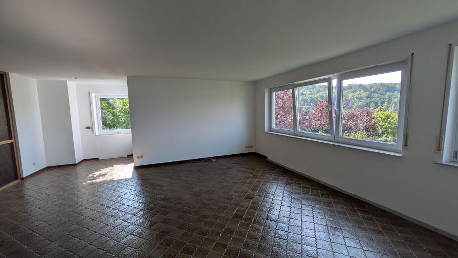 Family Happiness with Panoramic Views: Spacious Living in Leonberg’s Prime Location – Wohnzimmer