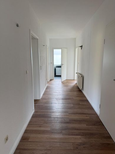Mehrfamilienhaus/ Generationenhaus mit großem Grundstück – Flur EG