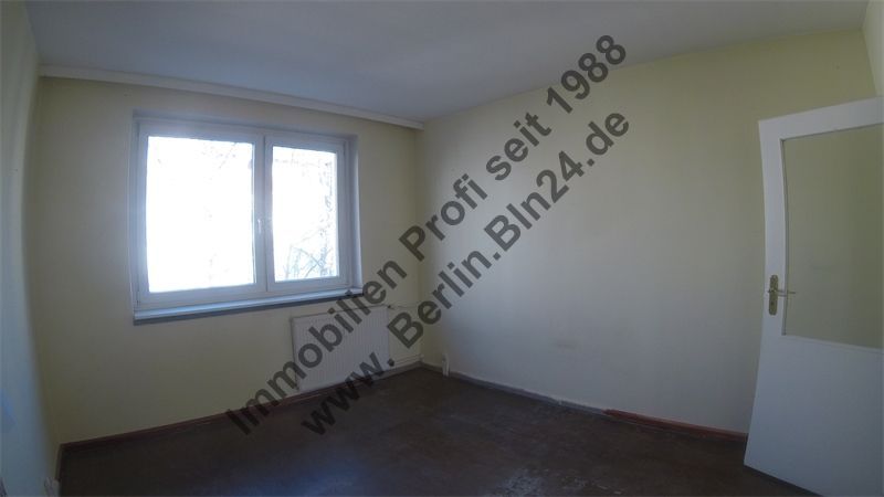 Teilsaniert und günstig - am Volkspark Friedrichshain - Mietwohnung – G0025136
