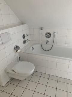 Attraktive 3,5 Zimmer-Wohnung in Schweinheim mit TG – Bad mit Badewanne und Dusche