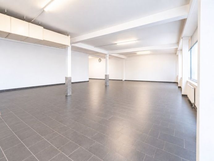 Flexible, visible, céntrica: ¡aprox. 200 m² de superficie comercial con múltiples posibilidades de uso! – Foto 1