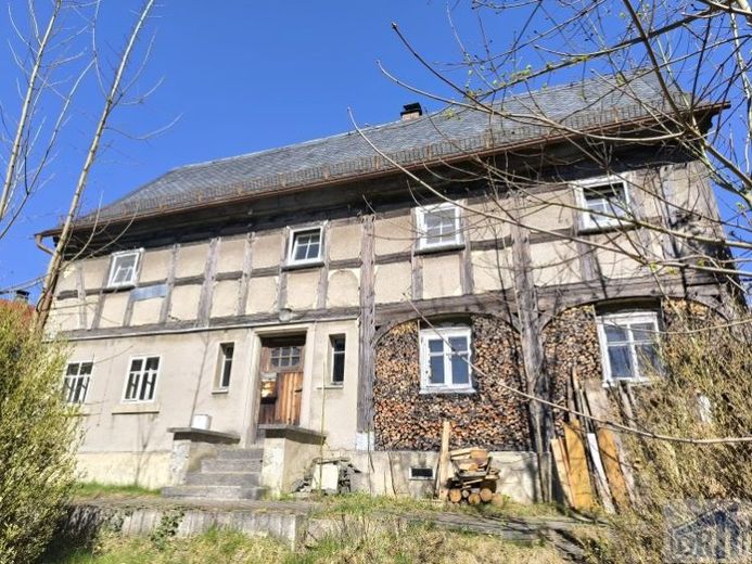 Affascinante casa a intelaiatura tipica presso il ruscello – Immobile da ristrutturare tutelato come monumento con potenziale – Foto 1